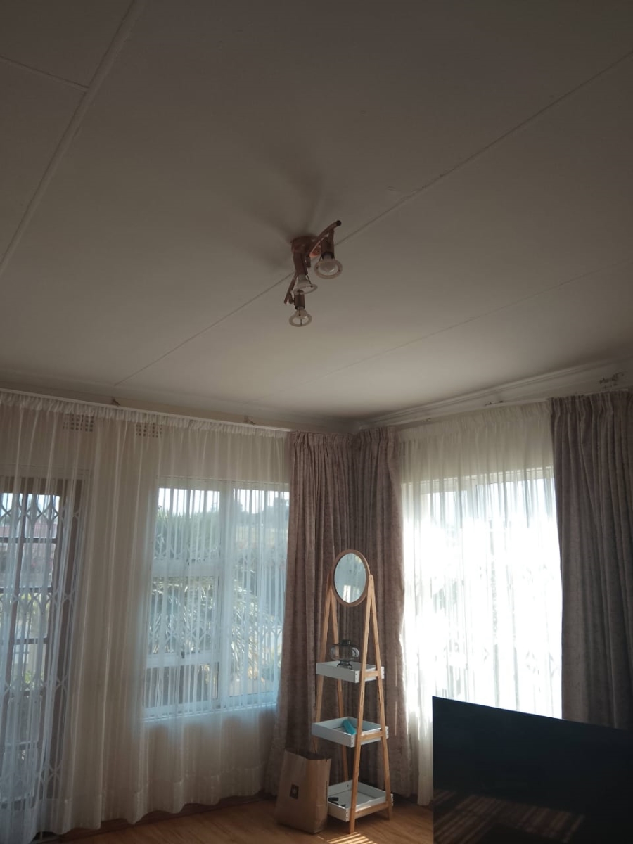 To Let 4 Bedroom Property for Rent in Sidwadwa Eastern Cape